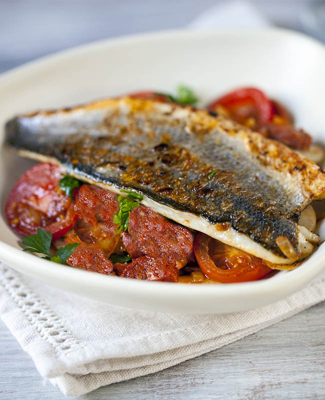 Ricetta di casa Agromonte: Branzino al forno con salsa pronta di ciliegino al basilico